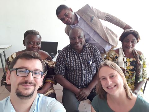 – Lydie Noëlle Ntsoumou – Solange Diaboussafou – Ernest-Constant Balou (de Pointe-Noire) – En guest-star Brice Owabira le directeur