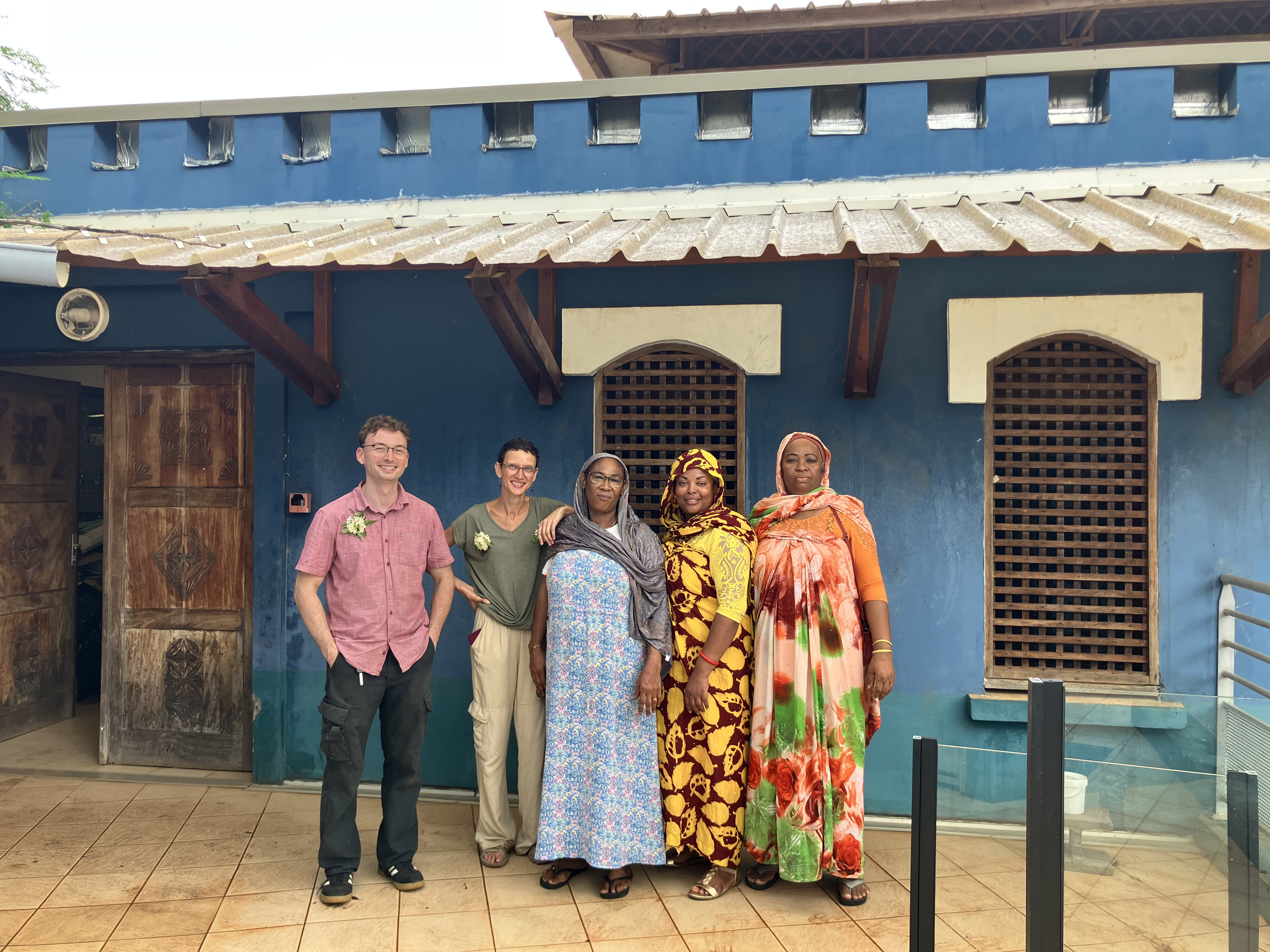 Des broches de jasmin mahorais en guise d'au revoir