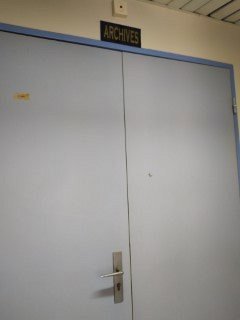... derrière ces portes ?!
