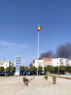 A la sortie du Palais de Justice