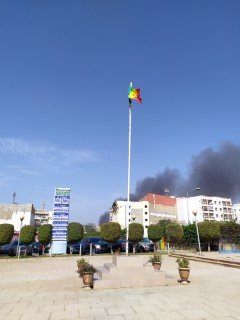 A la sortie du Palais de Justice