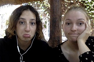 Charlotte et Léna tristes que le projet se finisse ainsi