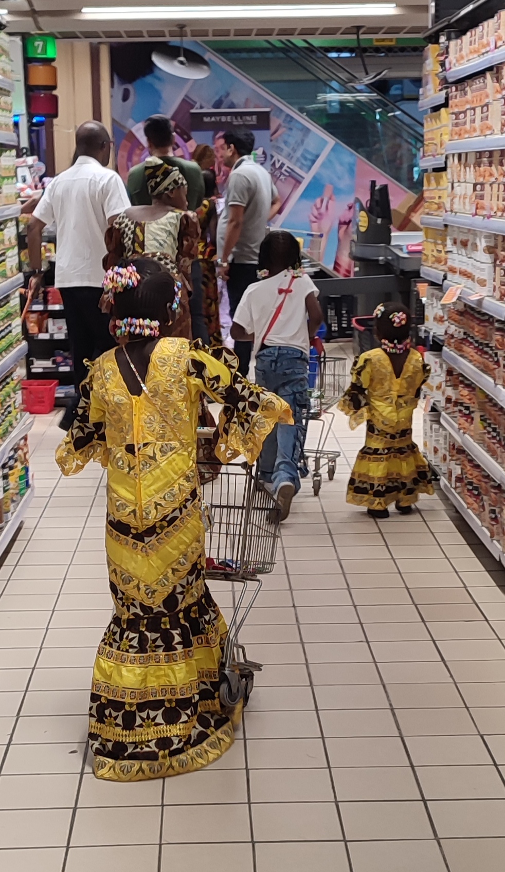 Enfants en costume traditionnel