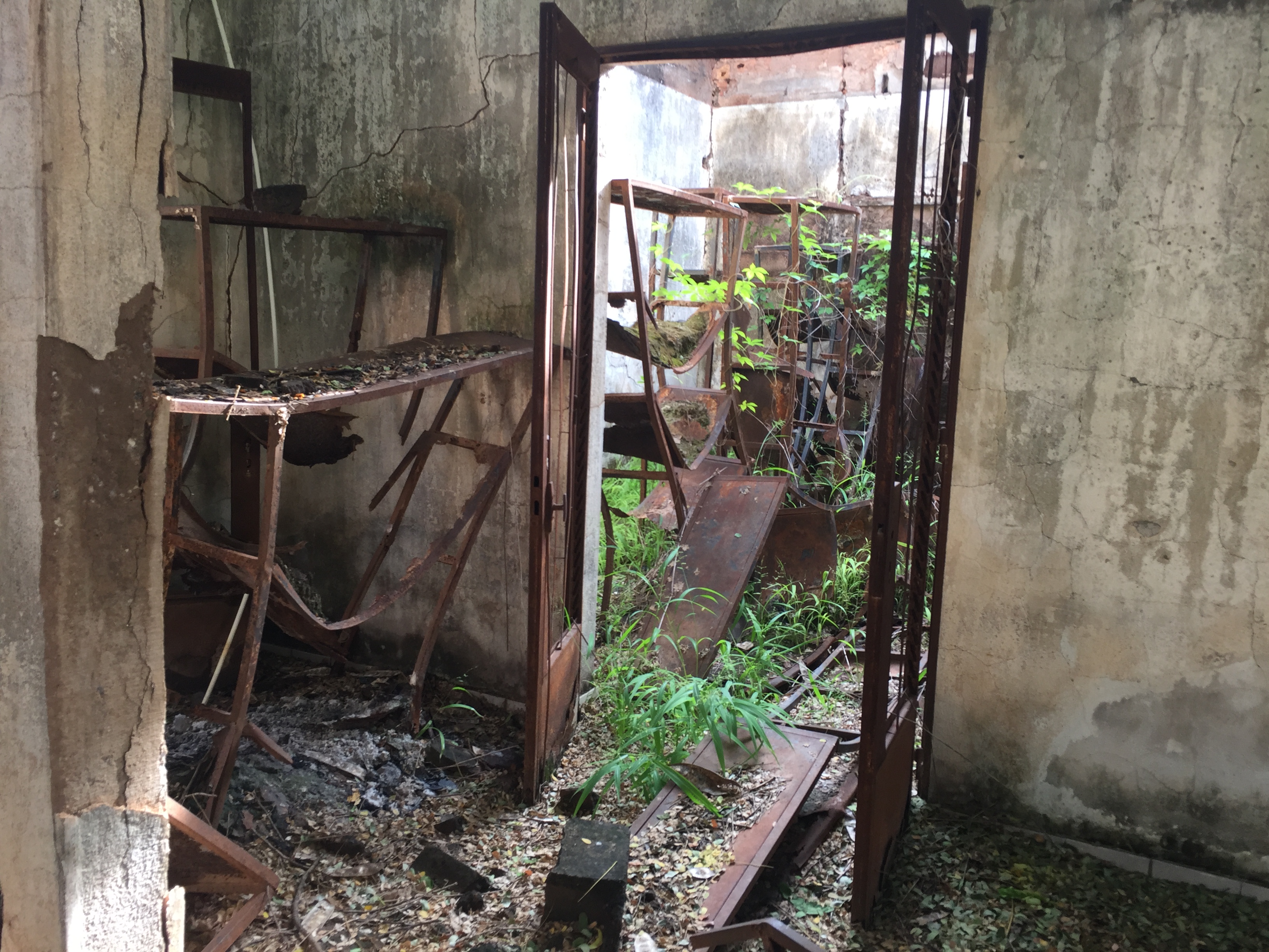 J7 : En ruine