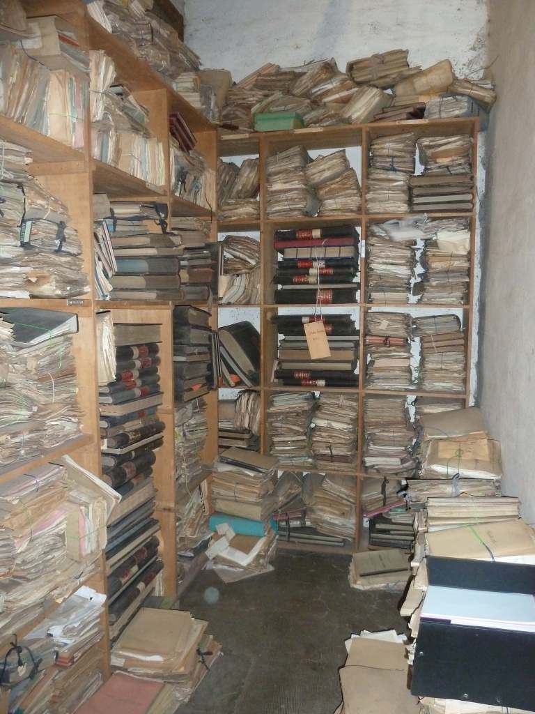 Pièce dédiée aux archives historiques.