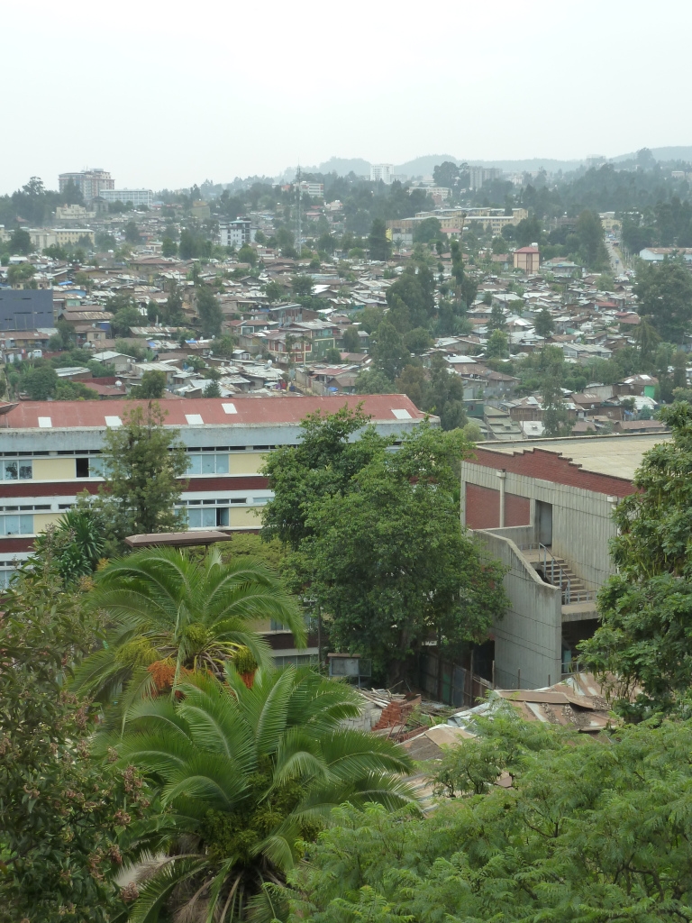 Bâtiments du campus universitaire de Sidist Kilo et vue sur Addis-Abeba.