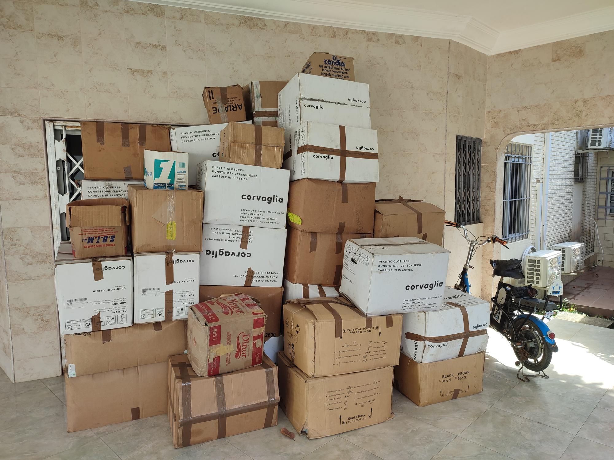 Le défi des 46 cartons, mobylette en bonus !