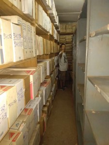 Retour des archives dans le local 4
