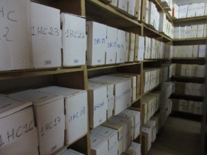 Retour des archives dans le local 1
