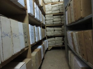 Retour des archives dans le local 3