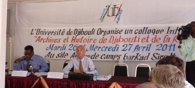 Dr Adawa Hassan Ali Ganta, Directeur du Centre de Recherche Universitaire de Djibouti (à gauche) et Jean François Breton, Attaché Culturel Français, Institut Français Arthur Rimbaud