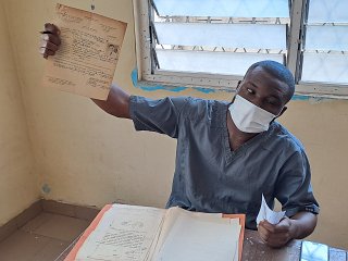 Destin Staël ENGONDO-NGONDO heureux d'avoir découvert le premier dossier avec une photo pour le groupe GG.