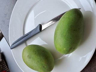 Notre cadeau : des Alphonses.... vous reconnaîtrez les mangues